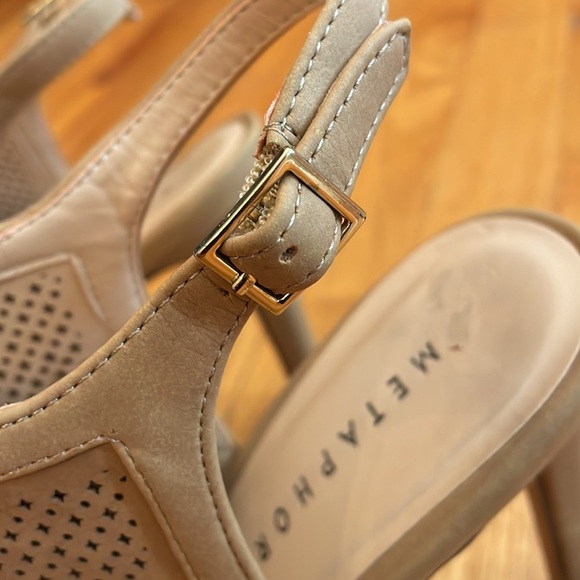 Metaphor Geneva Heels. Size 10. Tan. EUC - Picture 4 of 11